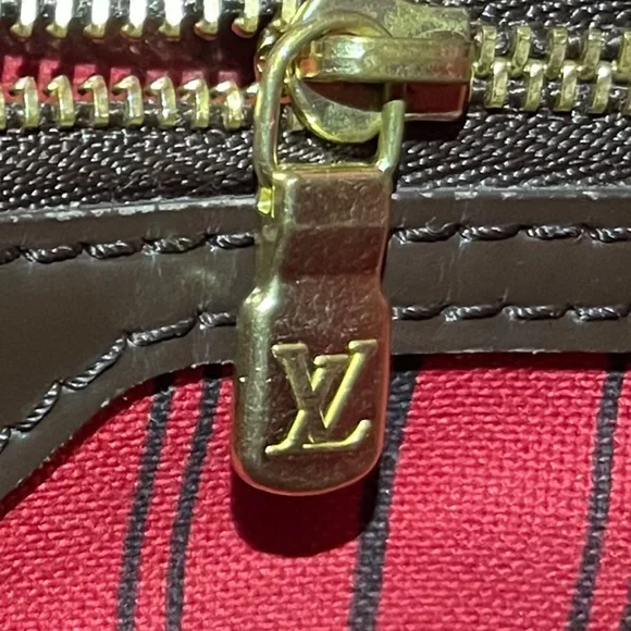 Louis Vuitton Neverfull MM - Picture 7 of 12